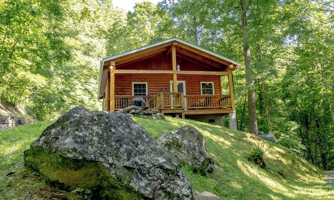 Sylva Cabin | Robin’s Nest a cozy cabin getaway