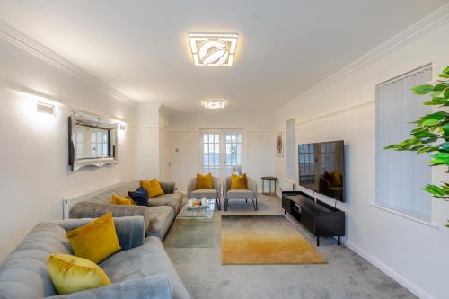 Gloucester House | Robinswood House - A beautiful family home near the Cotswold