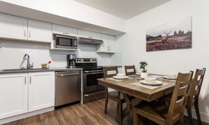 Colwood House | Robson Place Suite*