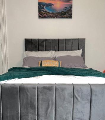 Rochdale House | Rochdale Hideaway - Huge 5 Bedroom House