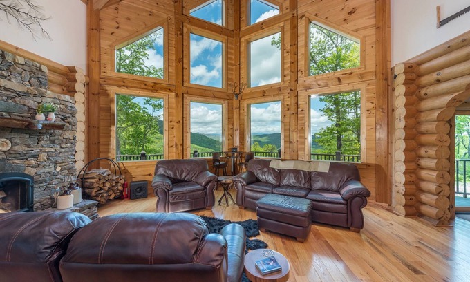 Fairview Cabin | Rock Garden Roost | Stunning Mountain Views, Hot Tub, Game Room & Fire Pit!