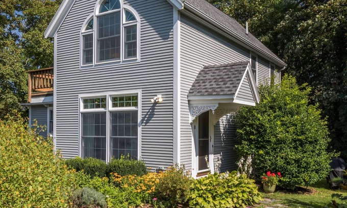 Orleans House | Rock Harbor Retreat: Reserve for Summer 2026! Beautifully decorated & landscaped