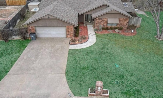 Lawton House | Rock n' Roll House Near Ft. Sill - Senior Friendly