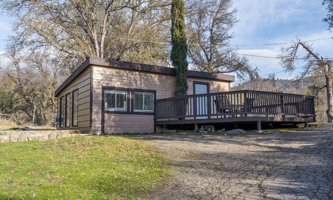 Oakhurst Cabin | Rock View Cabin Property