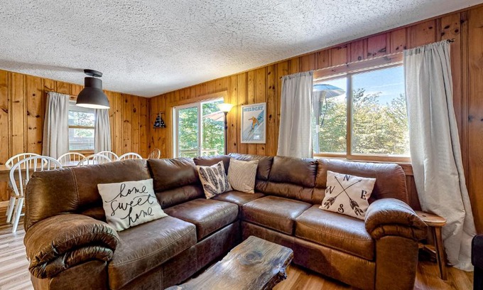 Conway House | Rockhouse Mountain Retreat