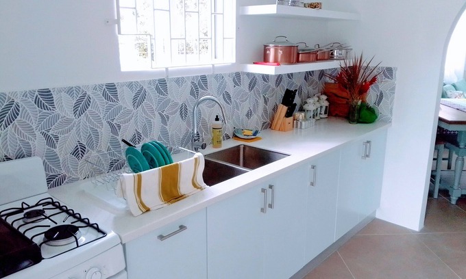 Marine Gardens Cottage | Rockley*Cottage*4mins Walk to Beach! Steps away from it all!