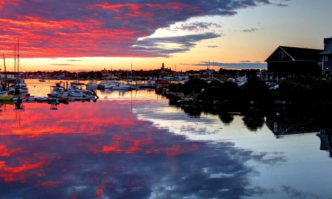 Gloucester Apartment | Rocky Neck waterfront 2 bed 2 bath apt walk to the beach, restaurants, galleries