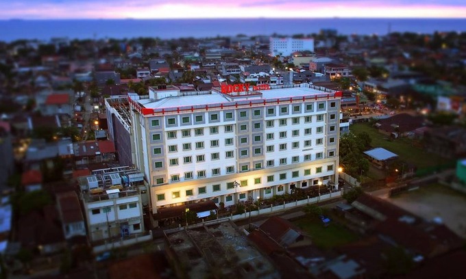 Padang Hotel | Rocky Plaza Hotel Padang