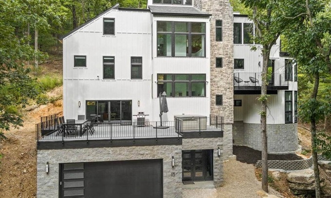 Rogers House | Rocky Summit-Hot Tub-Lake Access & Kayaks-Gameroom