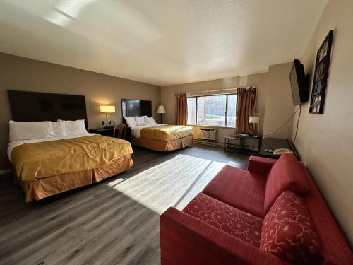 Madison Hotel | Rodeway Inn & Suites Madison East