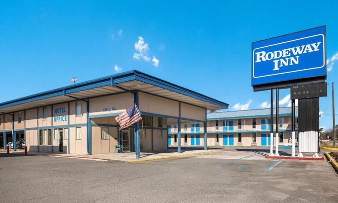 Cecil Hotel | Rodeway Inn