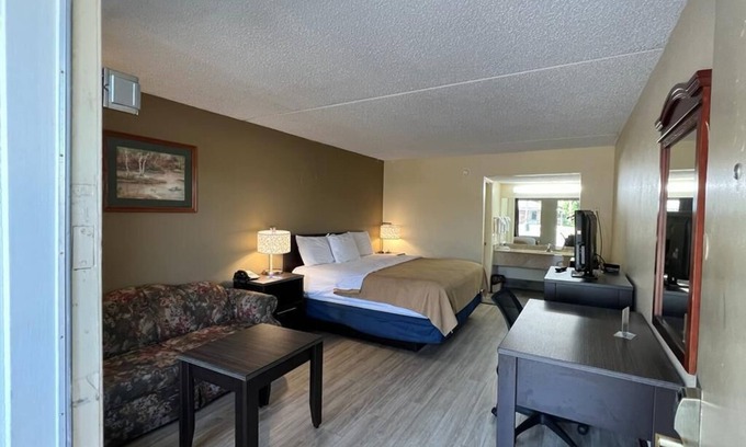 Walterboro Hotel | Rodeway Inn Walterboro I-95