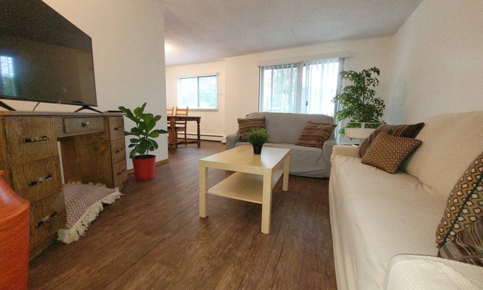 West Edmonton Apartment | ✅ROGERS Place✅️ 4+ beds! ✅️ KINSMEN Centre✅️EXPO Centre✅️ NAIT✅️Shopping malls