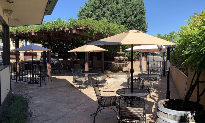 Medford Hotel | Rogue Regency Inn and Suites