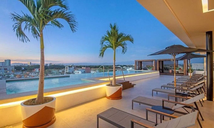Diaz Ordaz House | Roma 240 Rooftop Condo, Pool, BBQ, Amazing Views!