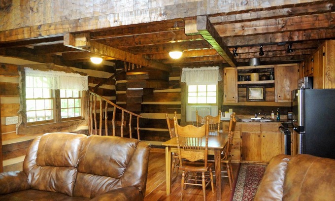 Hot Springs Cabin | Romantic and Cozy Cabin, Great for Honeymoons & Anniversaries
