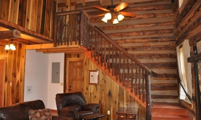 Hot Springs Cabin | Romantic and Cozy Cabin, Great for Honeymoons & Anniversaries