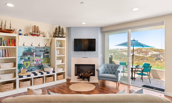 Playa Del Rey Condo | Romantic Beachfront Elegance: Sunlit Spaces, Ocean Views & Moments from Sand