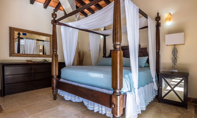 Boca de Tomatlan Villa | Romantic Bianca Suite with amazing beach, and tropical forest views