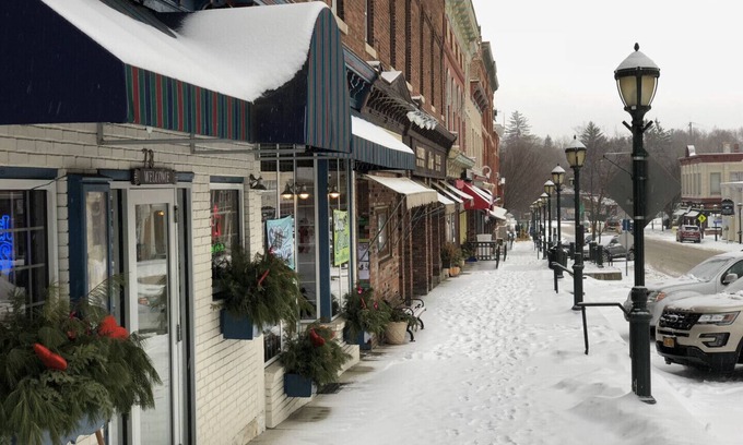Lee Bed & Breakfast | Romantic Boutique Hotel /Bed and Breakfast - Standard King With Gas Fireplace