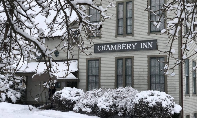 Lee Bed & Breakfast | Romantic Boutique Hotel /Bed and Breakfast - Smallest Room in The Berkshires