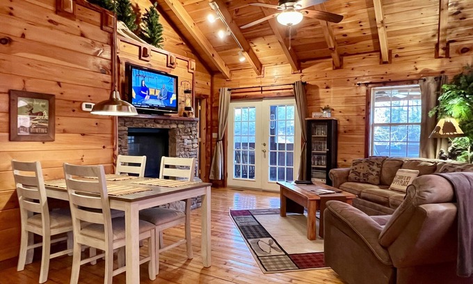 Gatlinburg - Pigeon Forge Cabin | Romantic Cabin - Fishing Pond-King Bed-Double Sided Fireplace-HotTub-Screen Deck