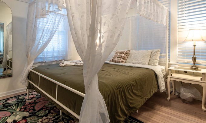 Dundee-Happy Hollow Historic District House | Romantic Dundee House