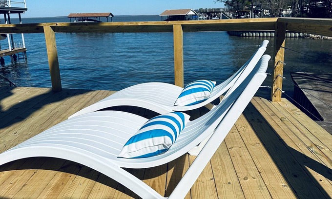 Cedar Creek Reservoir House | Romantic & Family Fun at Cedar Creek!