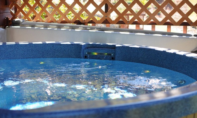 Townsend Cabin | Romantic Getaway in the Smokies-HOT TUB & JACUZZI - Blue Spruce