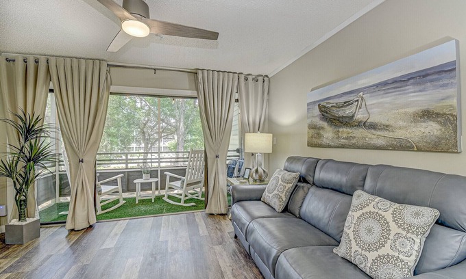 Myrtle Beach Condo | Romantic Getaway with WIFI, 2 fireplaces, 3 minute walk to beach!