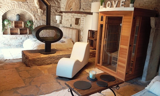 Crayssac Apartment | Romantic gite: Cinta Kamu, a sacred setting for the soul and couples.