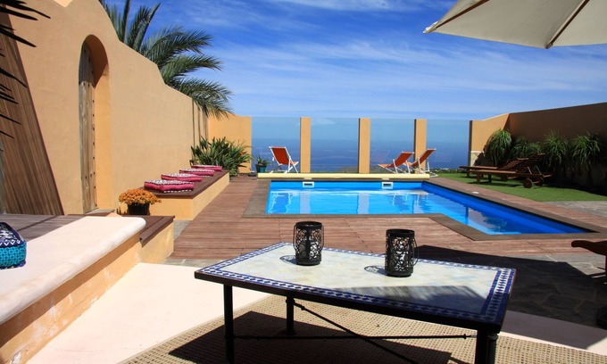 Arico House | Romantic holiday home on an idyllic and quiet finca, brine pool