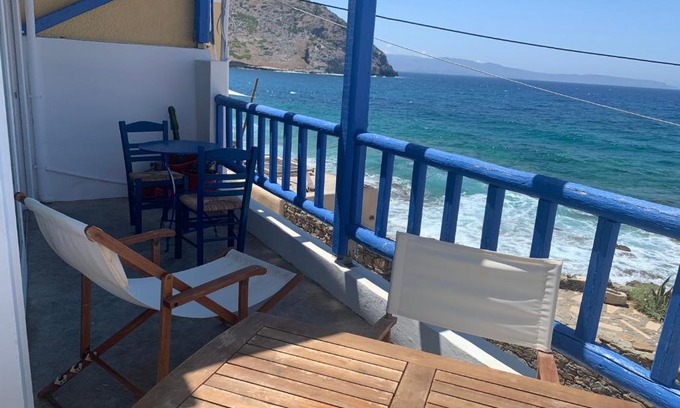 Mochlos House | ROMANTIC HOUSE 6 STEPS FROM THE SEA