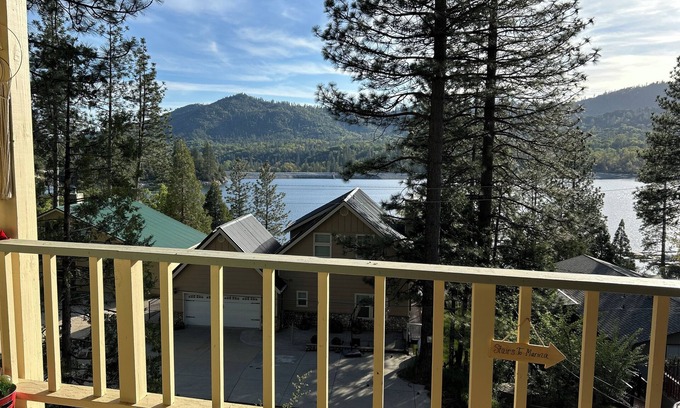 Bass Lake Ski Chalet | Romantic King Bedroom Suite Pull Out Sofa, mini kitchenette, Lake & Mtn Views!