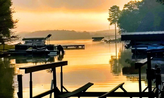 Lake Oconee House | Romantic Lakefront Log Home in Lake Oconee
