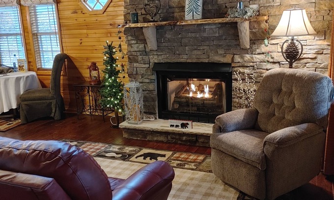 Blairsville Cottage | Romantic mountain cottage getaway