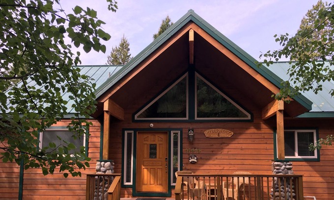 Crescent House | Romantic Mountain Home 5-10 miles from numerous lakes. Family reunion spot.