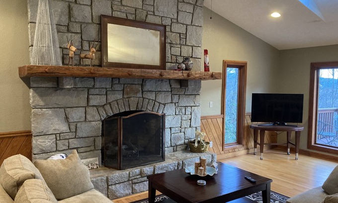 Fairview House | Romantic Mountain house with views