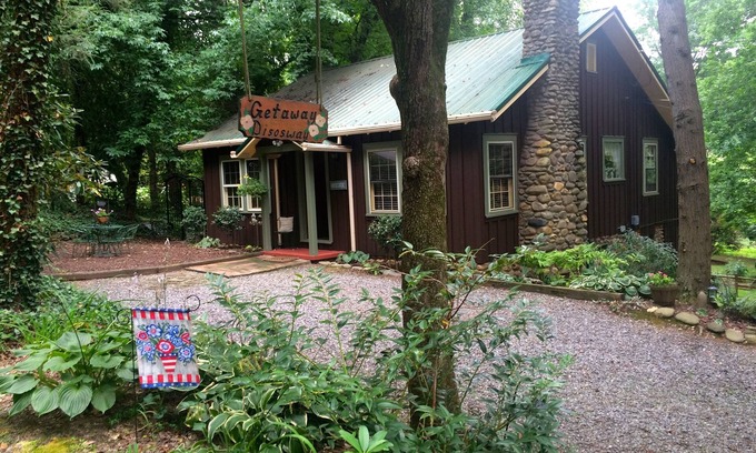 Black Mountain Cottage | Romantic Mountain Getaway- One Mile From Downtown Black Mountain, NC