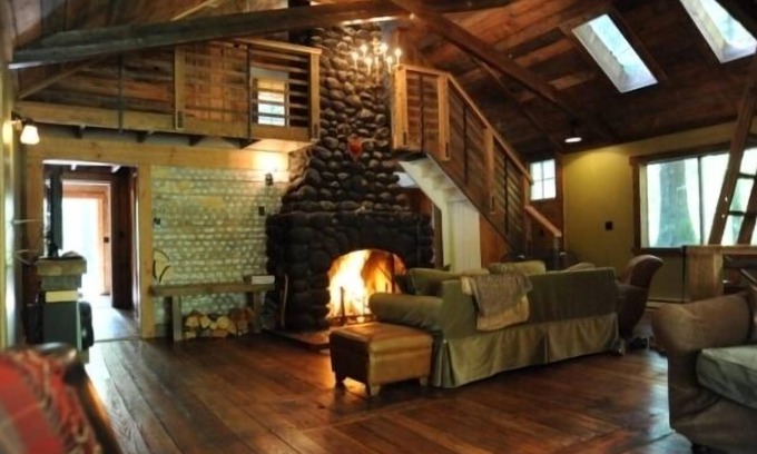 Rhododendron Cabin | Romantic Mt. Hood Streamside Retreat, Hot Tub, BBQ, Fast WiFi. Pets Welcome, Ski