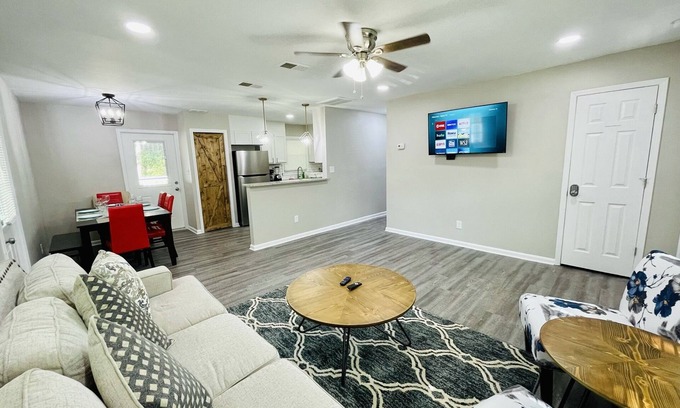 Clarkdale House | Romantic Peaceful Home with Firepit
