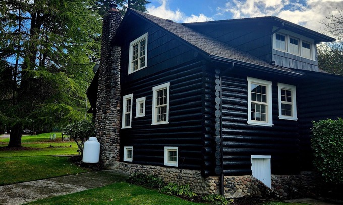 Castle Rock Cabin | Romantic Peaceful Log Cabin w/Hot Tub & Fireplace
