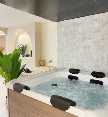 Tremblay-en-France Apartment | Romantic Private Spa Suite - Casacocoonspa - Love room