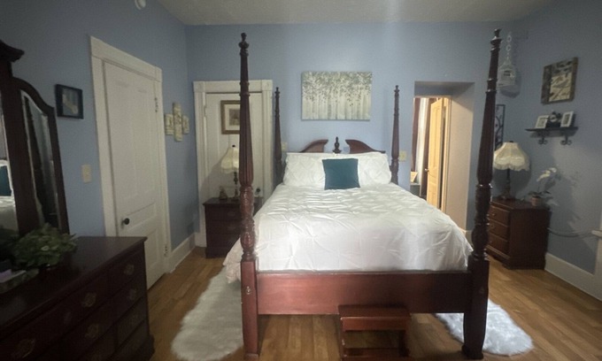 Knoxville Apartment | Romantic Queen Anne Near UT and Downtown Knoxville