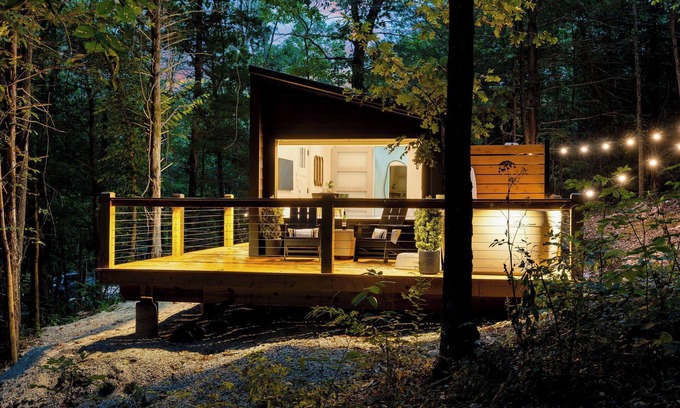 Omaha Cabin | Romantic retreat in the woods with hot tub!