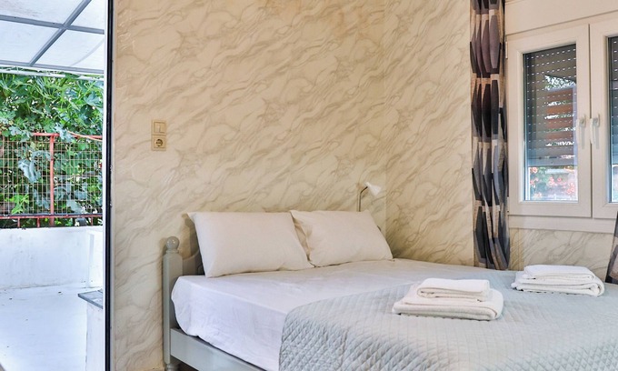 Heraklion Apartment | Romantic seaside apartment for two