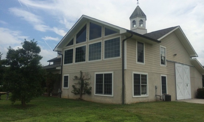 Knoxville House | Romantic setting with hot tub, horse theme on several acres and gated entrance.