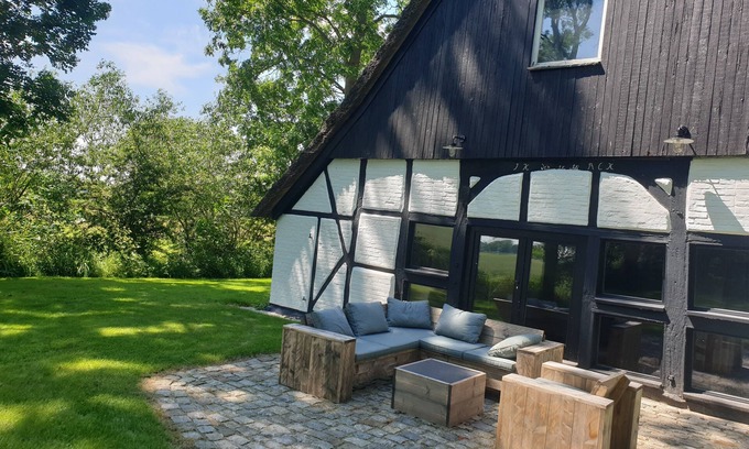 Dorum House | Romantic thatched-roof house with wellness area near the dyke