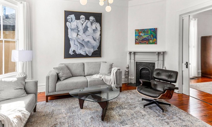 Thomas Square Apartment | Romantic Victorian Retreat Near Forsyth Park