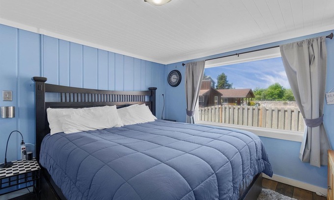 Long Beach House | Romantic, Walk to town and beach, Private (ArchView)